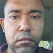 Je suis professeur de droit pénal et de droit constitutionnel, avocat depuis plus de 10 ans. J'aime enseigner et utiliser la méthode socratique, qui encourage les étudiants à réfléchir et à douter de ce qu'ils savent et à les faire rechercher